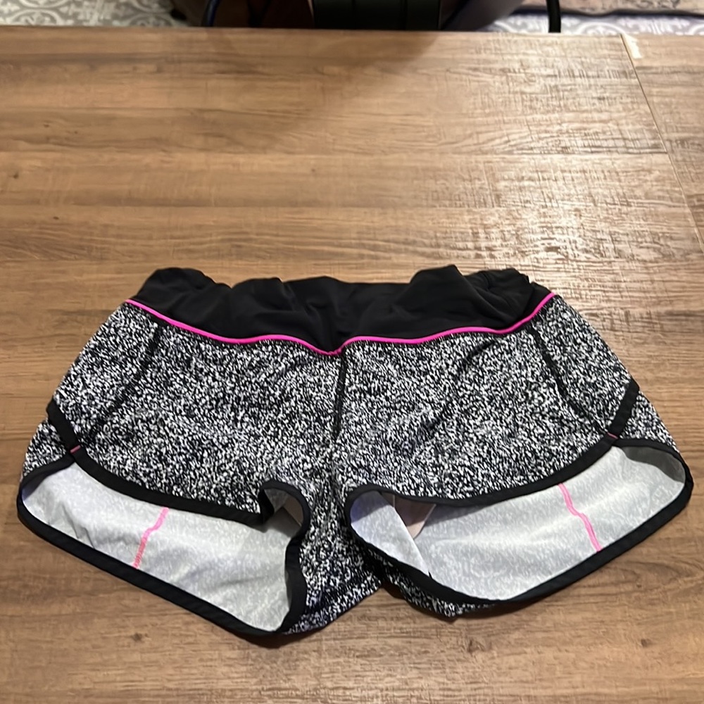 Lululemon shorts size 4 - Picture 3 of 6